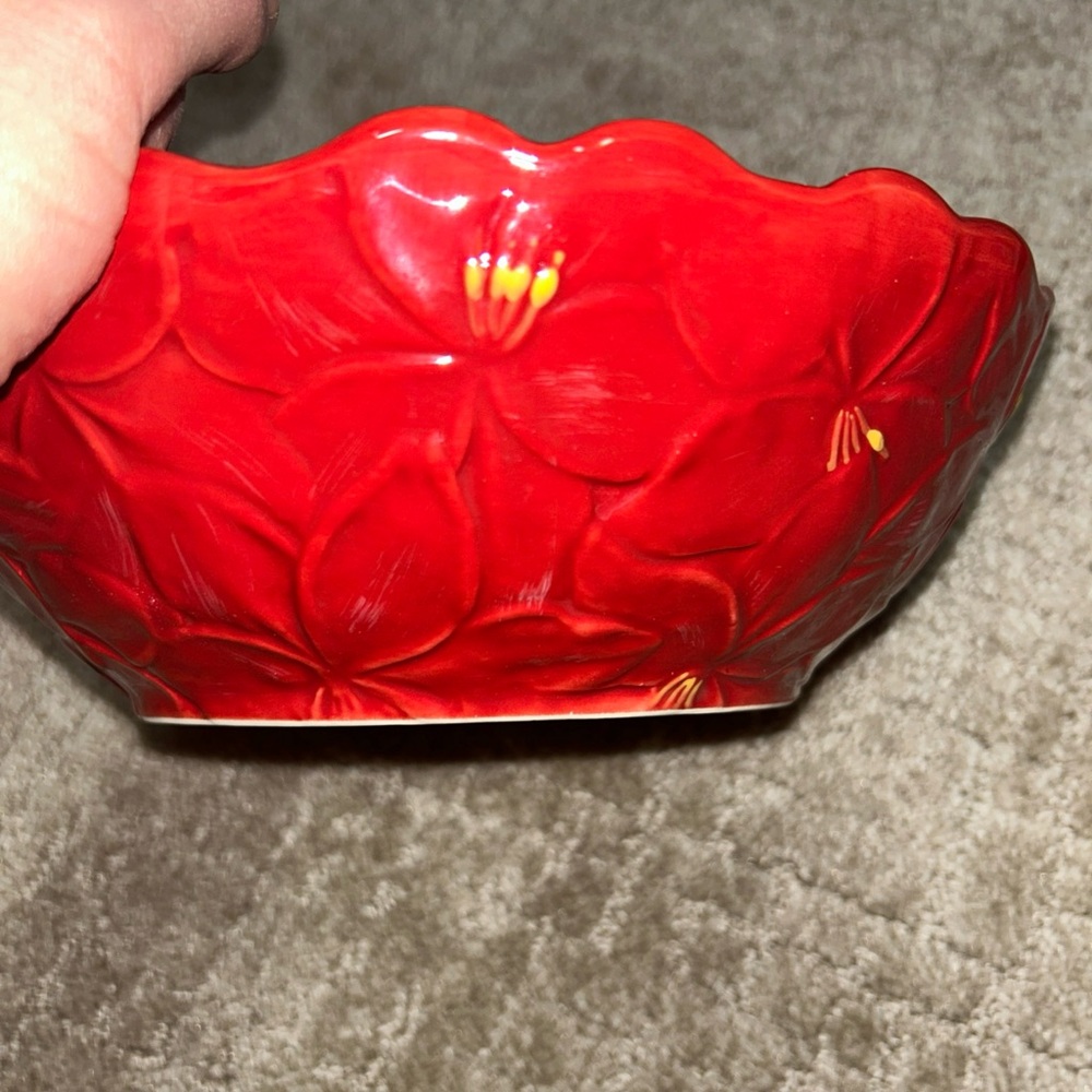 Martha Stewart Collection Red Amaryllis Serving Bowl 9” - Picture 3 of 6